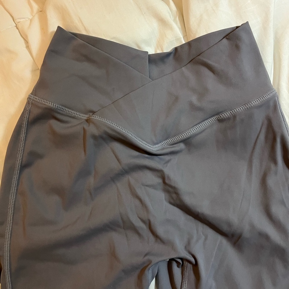 Yeoreo Women's Gray Athletic Shorts - Picture 4 of 9
